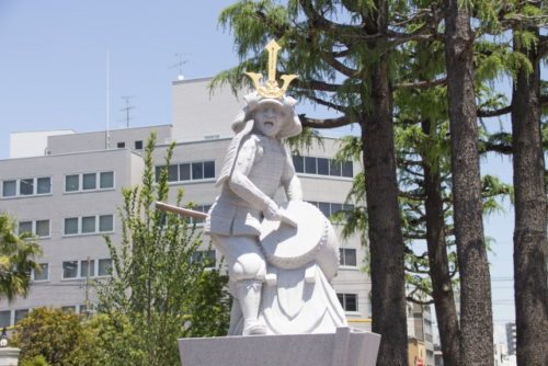酒井忠次像